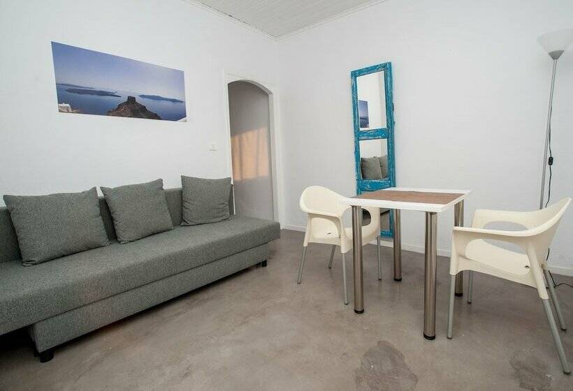 سوییت با چشم‌انداز دریا, Corrado Caldera Apartments