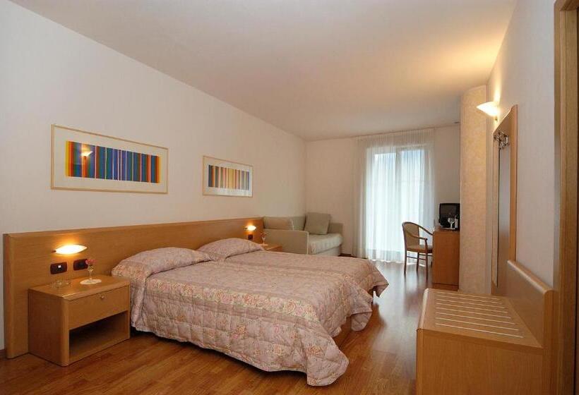 اتاق استاندارد سه نفره, Karinhall