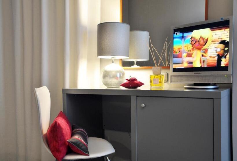 Standard Room with Balcony Side Sea View, Metropol