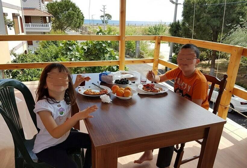 سوییت با چشم‌انداز دریا, Izmir Tatil Evi Beach Resort