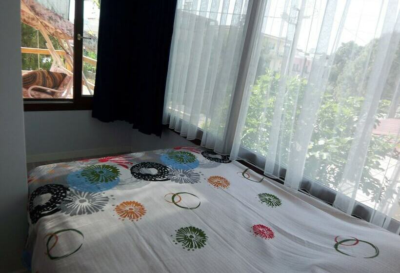 سوییت با چشم‌انداز دریا, Izmir Tatil Evi Beach Resort