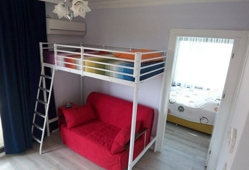 سوییت با چشم‌انداز دریا, Izmir Tatil Evi Beach Resort