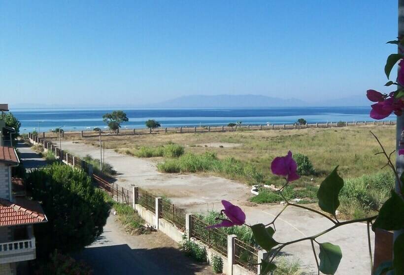 سوییت با چشم‌انداز دریا, Izmir Tatil Evi Beach Resort