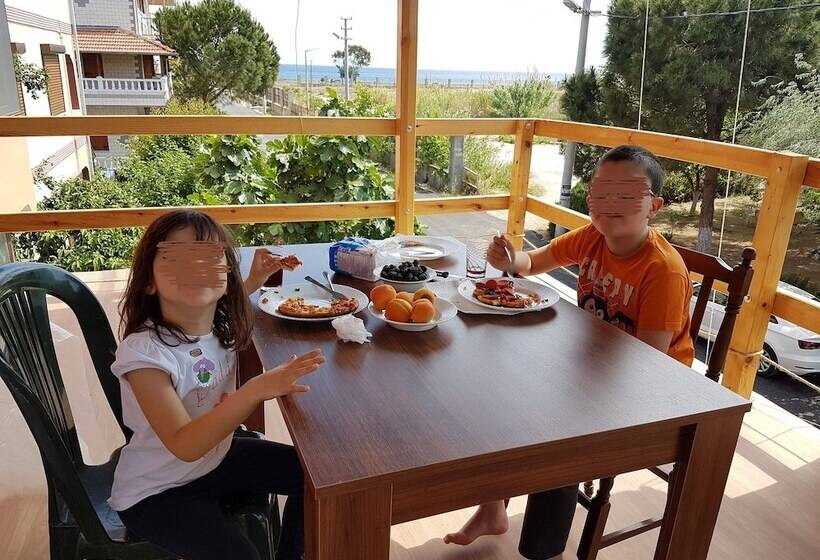 سوییت با چشم‌انداز دریا, Izmir Tatil Evi Beach Resort