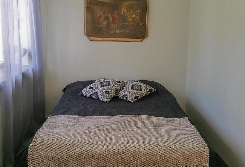 Студия Стандарт, Vanhan Koulun Majatalo Old School Guest House