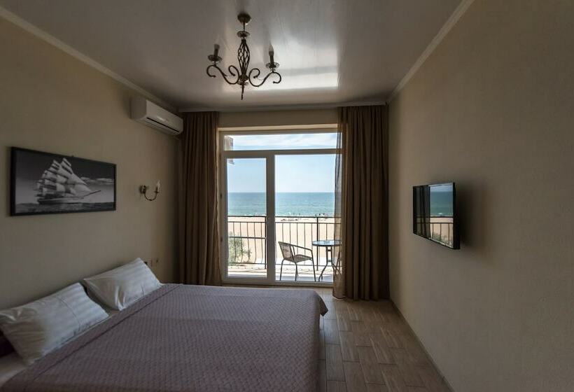 اتاق استاندارد چهار تخته, Alion Hotel Zatoka