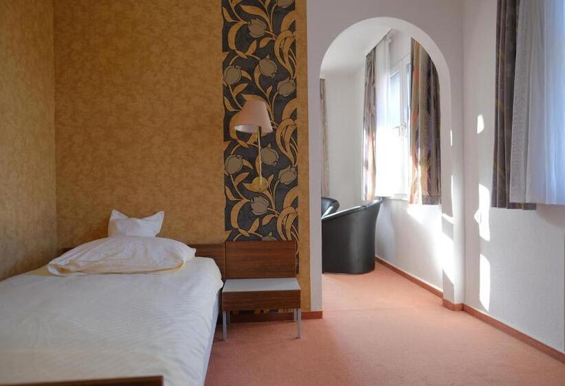 Номер Стандарт Трехместный, Parkhotel Goldlinde
