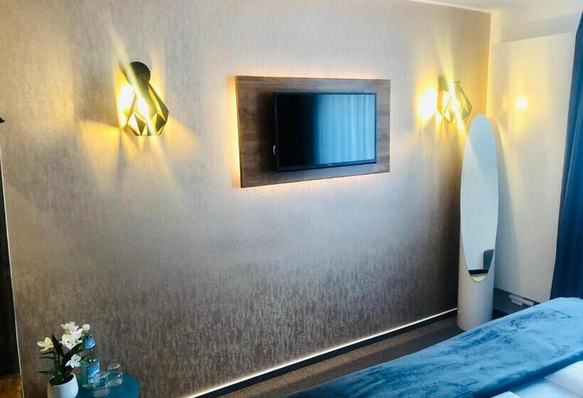 Номер Deluxe, Am Schloss