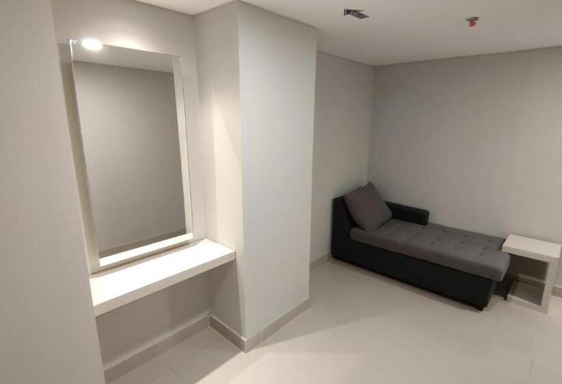 带大床的豪华间, Agogo Downtown Hotel Surabaya