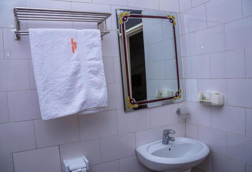 سوییت جونیور لوکس, Garden Courts Hotel Masaka