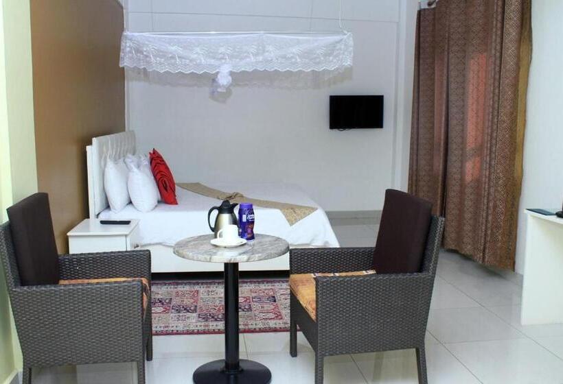 سوییت لوکس, Garden Courts Hotel Masaka