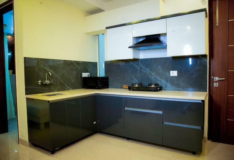 Студио Стандарт с Балконом, Lime Tree Luxury Studio   Service Apartment Near Artemis Hospital ,gurgaon