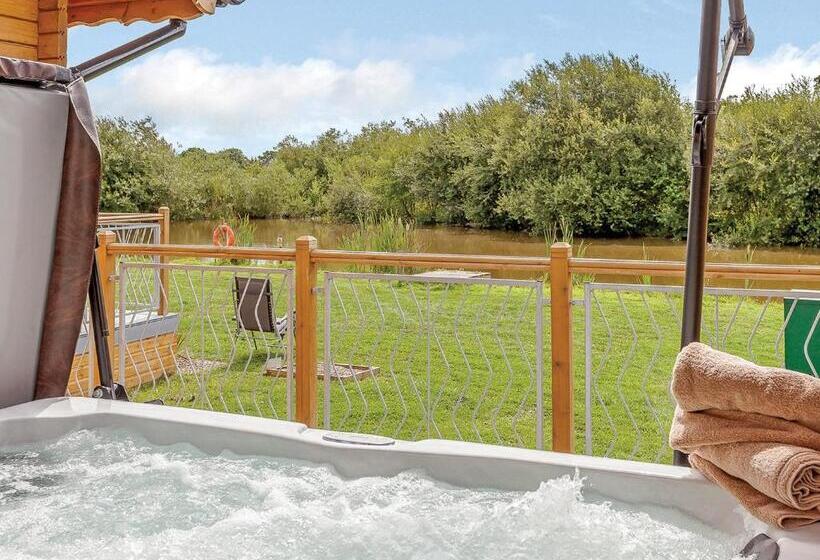 Дом 2 Спальни, Gadlas Park Holiday Cabins