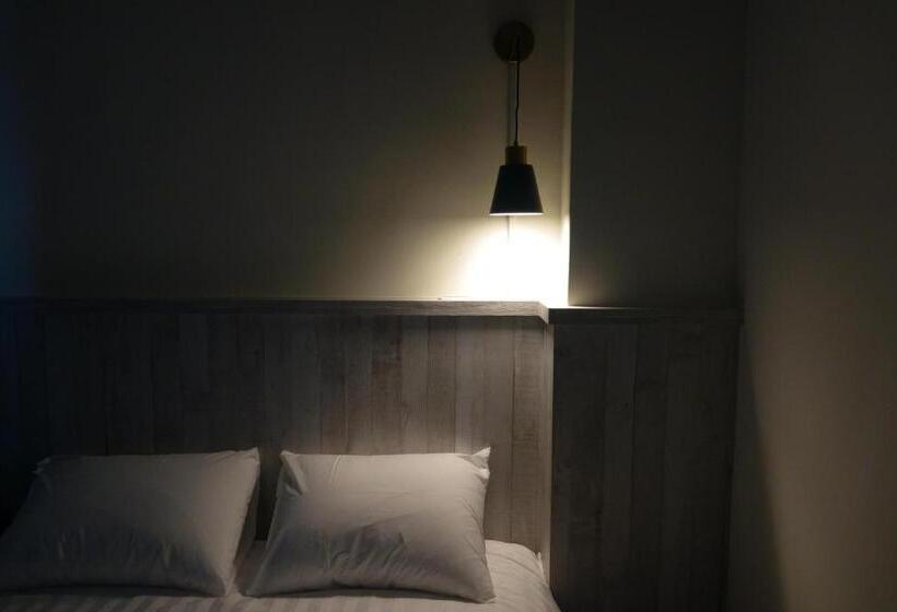 اتاق استاندارد چهارنفره با بالکن, Kozy Stay