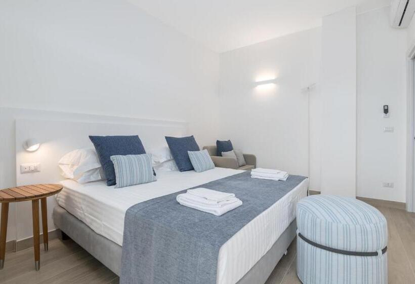 Номер Deluxe Вид на Море с Балконом, Appartamenti Savelletri Via Del Porto
