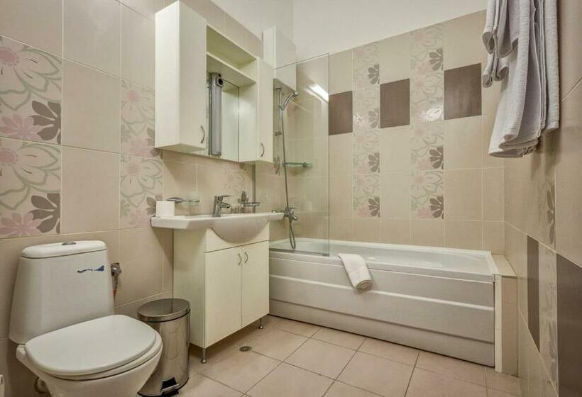 3 Bedroom Apartment Pool View, Continental Apartments