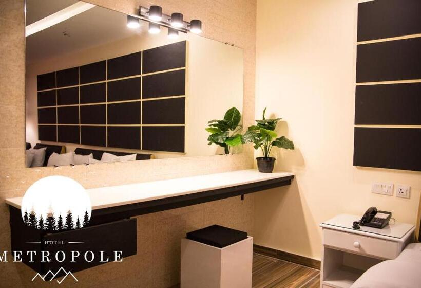 اتاق اجرایی سه نفره, Metropole