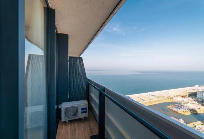 استودیوی استاندارد با چشم‌انداز دریا, Orbi City Sea View Apart