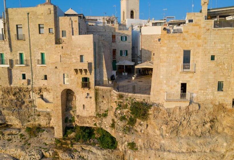 اتاق لوکس با چشم‌انداز دریا, Mareluna