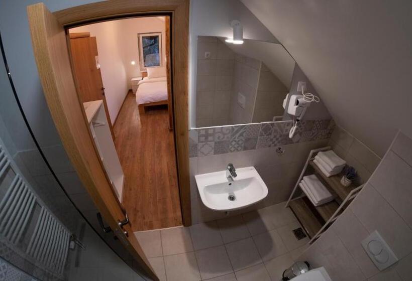 اتاق استاندارد سه نفره, Petlov Salaš Rooms