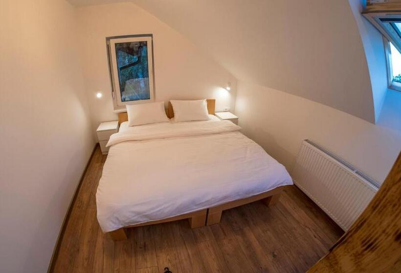 اتاق استاندارد سه نفره, Petlov Salaš Rooms