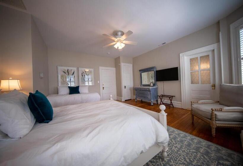 Номер Deluxe, The Edenton Collection Captain S Quarters Inn