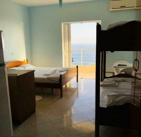 اتاق استاندارد چهارنفره با بالکن, Rahi Room