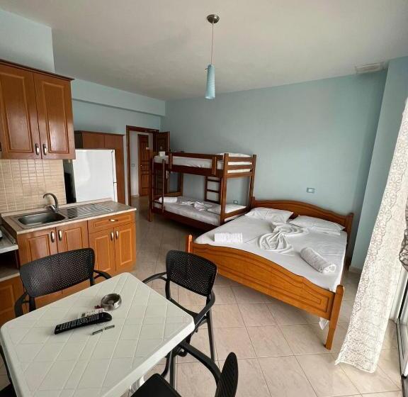 اتاق استاندارد چهارنفره با بالکن, Rahi Room