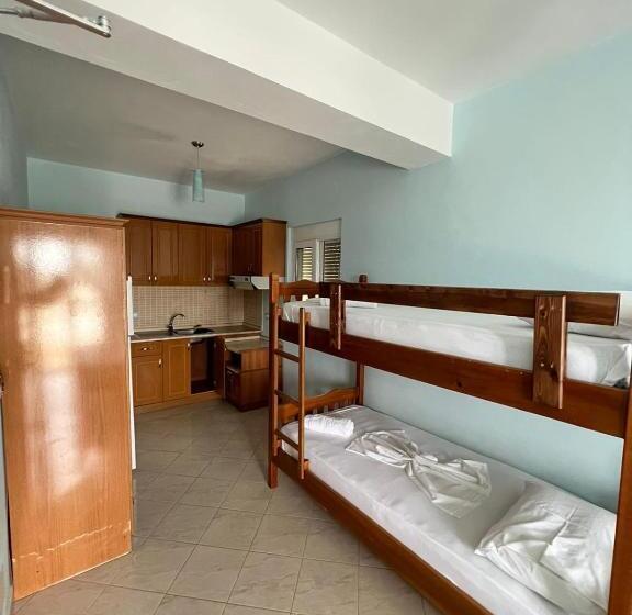 اتاق استاندارد چهارنفره با بالکن, Rahi Room