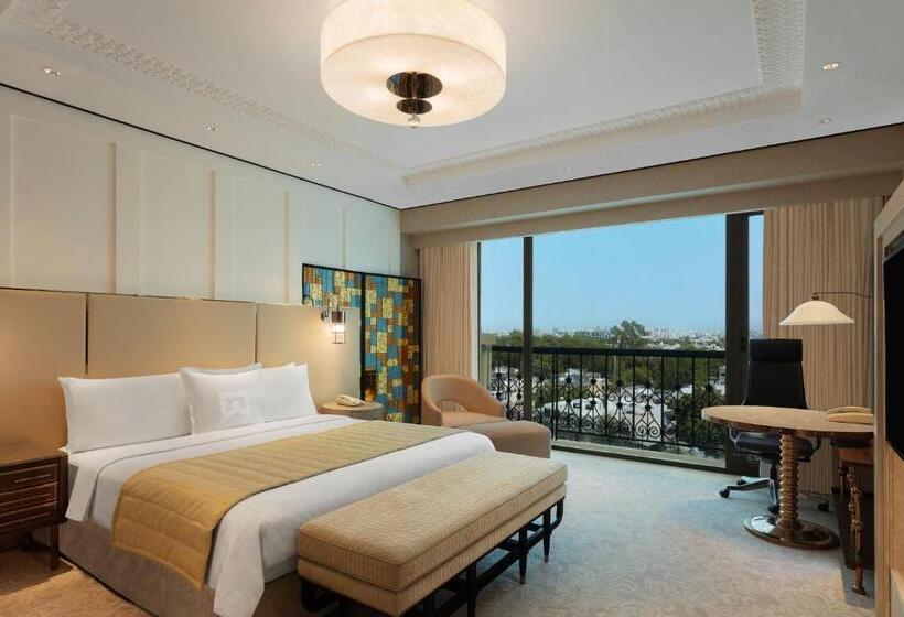 اتاق اجرایی با تخت بزرگ, Itc Narmada, A Luxury Collection Hotel, Ahmedabad