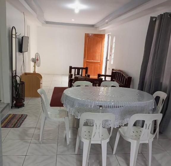 Семейный Номер Вид на Сад, Dosdos Guest House
