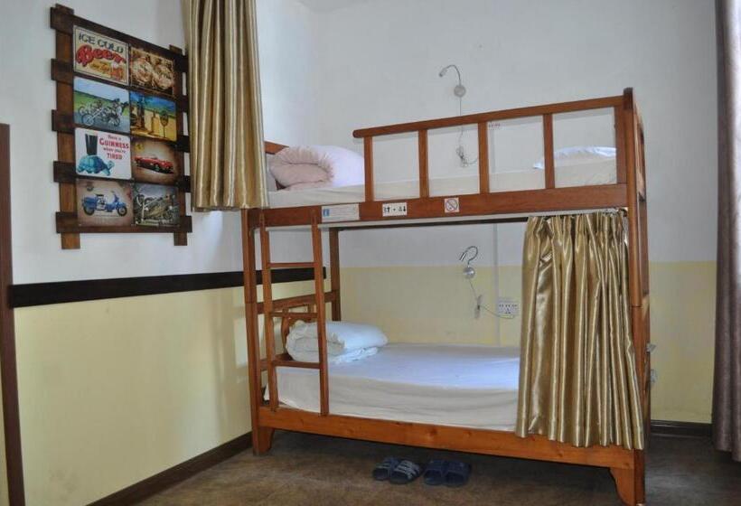 Кровать в Общей Комнате, Haikou Banana Hostel