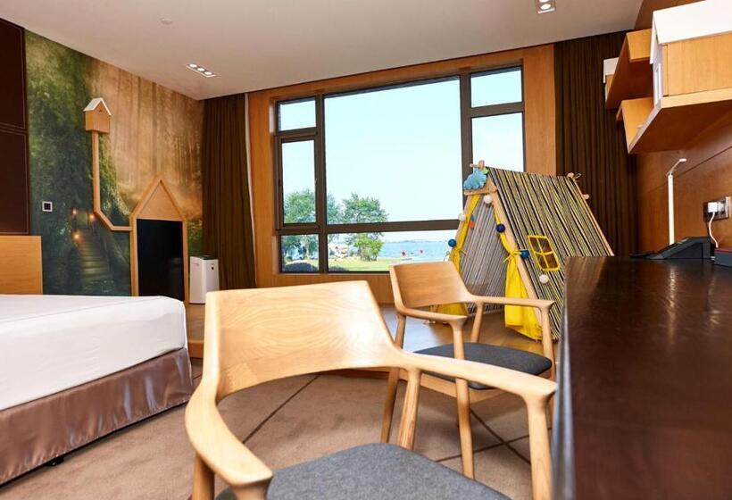 Quarto Familiar, Tongli Lakeview