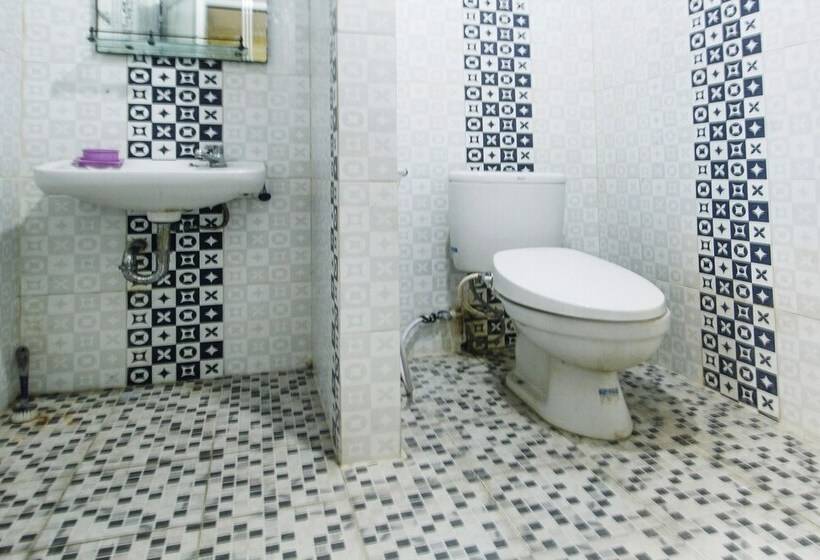 Номер Economy, Spot On 91606 Nadin Guest House