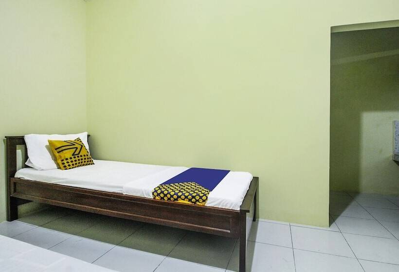 Номер Economy, Spot On 91606 Nadin Guest House