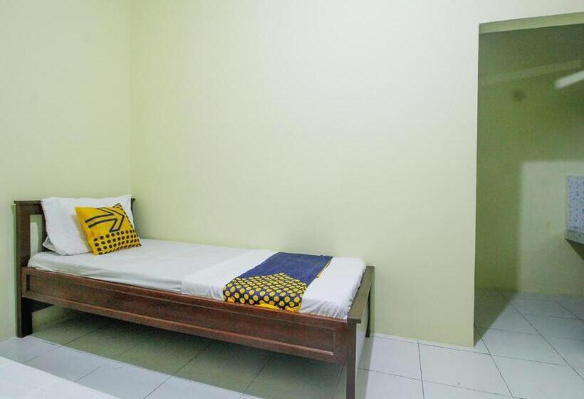 Номер Economy, Spot On 91606 Nadin Guest House