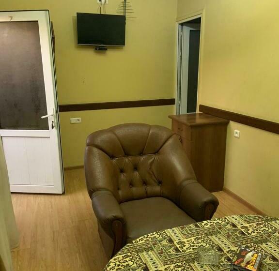 اتاق استاندارد, Tnak