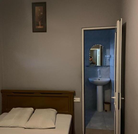 اتاق استاندارد, Tnak