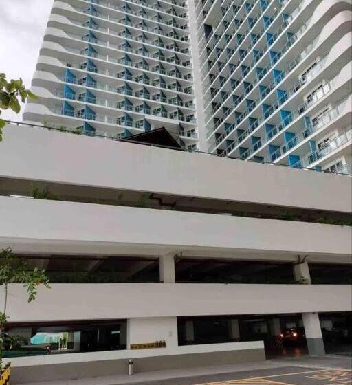 استودیو استاندارد با چشم‌انداز, Azure North Monaco Tower Unit 2114