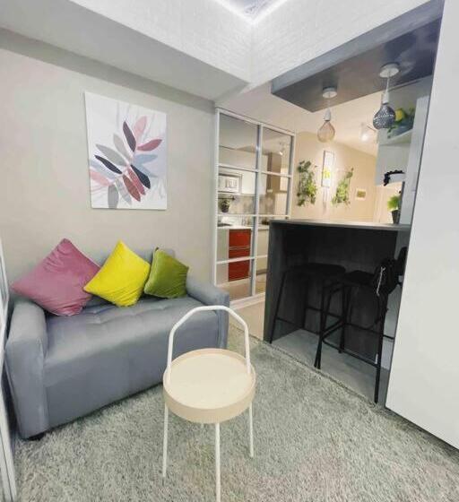 استودیو استاندارد با چشم‌انداز, Azure North Monaco Tower Unit 2114