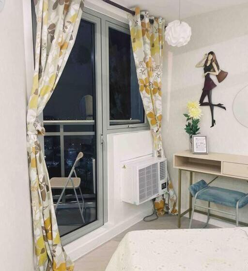 استودیو استاندارد با چشم‌انداز, Azure North Monaco Tower Unit 2114