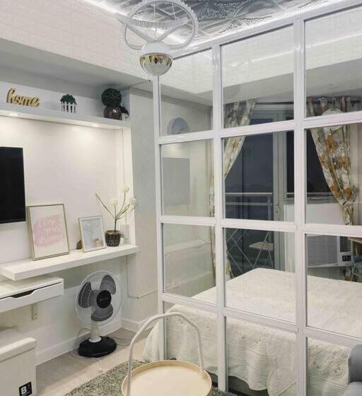 استودیو استاندارد با چشم‌انداز, Azure North Monaco Tower Unit 2114