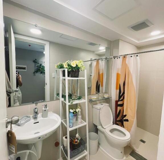 استودیو استاندارد با چشم‌انداز, Azure North Monaco Tower Unit 2114