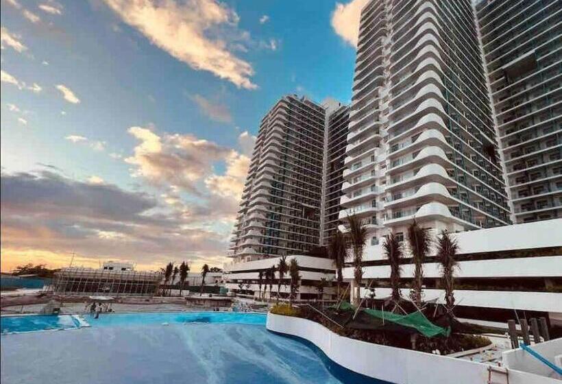 استودیو استاندارد با چشم‌انداز, Azure North Monaco Tower Unit 2114
