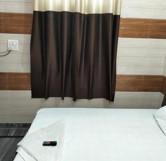 Номер Deluxe, Suresh Guest House & Hotel By Wb Inn