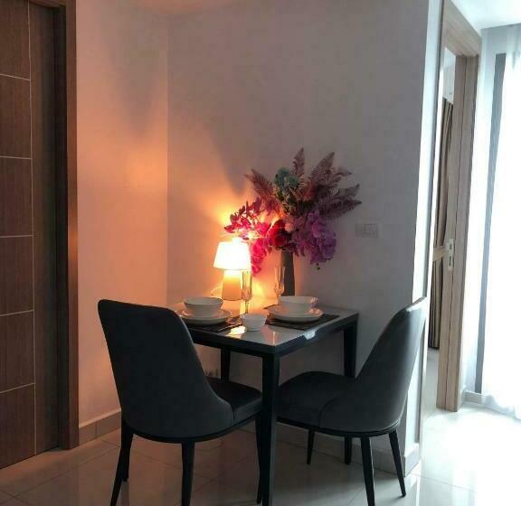 اتاق خانوادگی, Arcadia Continental Pattaya