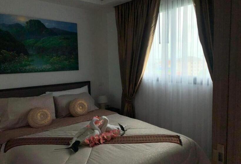 اتاق لوکس با بالکن, Arcadia Continental Pattaya
