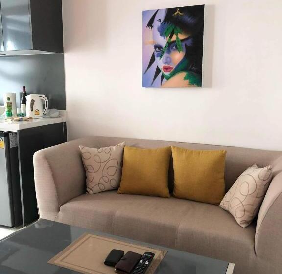 اتاق استاندارد با چشم‌انداز استخر, Arcadia Continental Pattaya