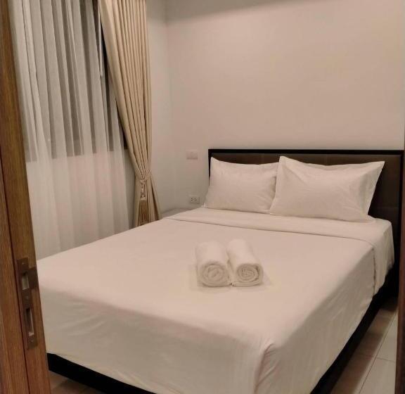 اتاق استاندارد با چشم‌انداز استخر, Arcadia Continental Pattaya