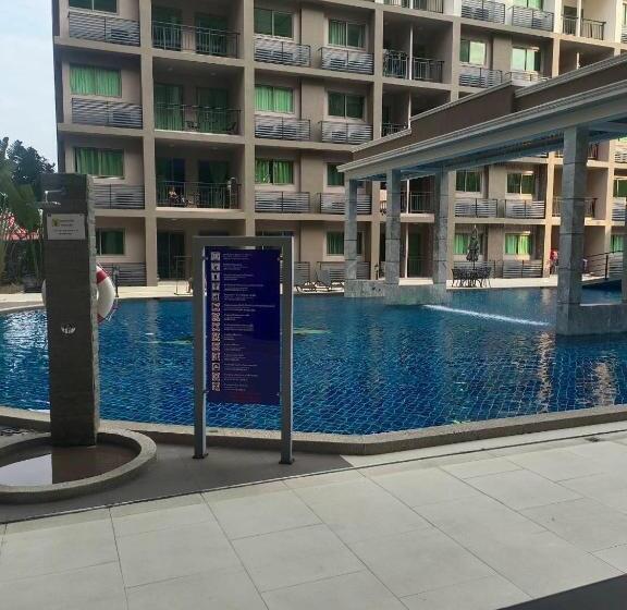 اتاق استاندارد با چشم‌انداز استخر, Arcadia Continental Pattaya